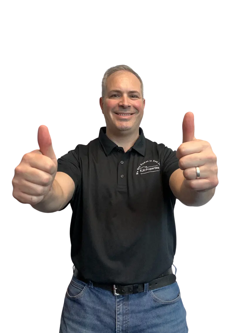 Justin from Webuyhomesinnewjersey.com smiling and Showing Customers two thumb up, as he is ready to assist because We Buy Houses in New Jersey!